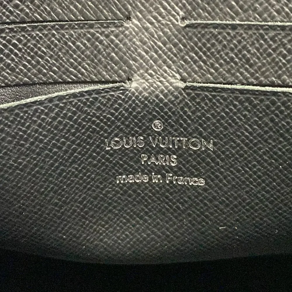 Louis Vuitton POCHETTE VOYAGE MM Clutch Bag N41696